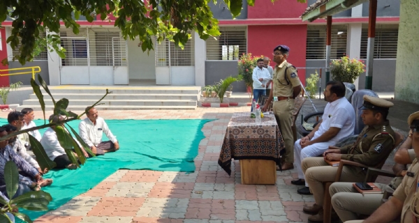 ધારગણી ગામે પોલીસ અધિક્ષકની મુલાકાત, સીસીટીવીથી સુરક્ષા મજબૂત બનાવવા સંવાદ