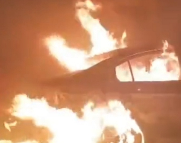 પાટણ જિલ્લાના હારીજ–સમી હાઈવે પર શોર્ટ સર્કિટથી ચાલતી કારમાં આગ, મુસાફરો બચ્યા