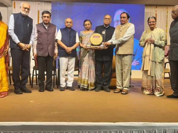 કેન્સર હોસ્પિટલના પૂર્વ નિયામક ડો.પંકજ શાહનું 80માં જન્મ દિવસે પૂર્વ નાયબ મુખ્યમંત્રી નીતિન પટેલના હસ્તે સન્માન