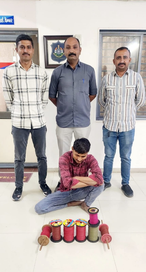 લાઠી પોલીસે ચાઈનીઝ દોરી સાથે રિયાઝ ચૌહાણને ઝડપી લઈ કાયદેસરની કાર્યવાહી હાથ ધરી