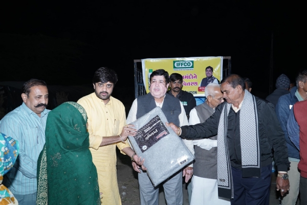 ઇફકોના સામાજિક કાર્યક્રમ અંતર્ગત અમરેલીમાં જરૂરિયાતમંદોને ધાબળા વિતરણ