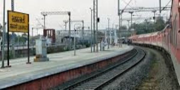 સોમનાથ સ્વાભિમાન પર્વ-અમદાવાદ સાબરમતી રેલવે સ્ટેશનથી સ્પેશિયલ ટ્રેનને લીલીઝંડી આપી પ્રસ્થાન