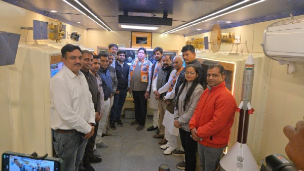 અમરેલીમાં બાળકોના સપનાને ઉડાન: ISRO ની ‘સ્પેસ ઓન વ્હીલ્સ’ બસનું ભવ્ય ઉદ્ઘાટન