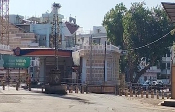 મંદિર જવા માટે રસ્તો બંધ કરાયો