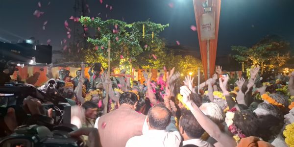 સોમનાથના સ્વાભિમાન પર્વમાં ભારતીય સંસ્કૃતિનો પરચમ થયો બુલંદ જૂનાગઢના મહાશિવરાત્રીના મેળા જેવી સાધુ સંતો અને દિગંબર સાધુઓની સોમનાથના શંખ ચોક થી સોમનાથ મંદિર સુધી ભવ્ય રવાડી નીકળી:મોટી સંખ્યામાં ભાવિકો પણ જોડાયા