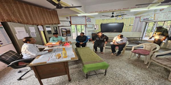 જિલ્લા કલેક્ટરની વડનગર તાલુકાના બાજપુરા ગામે મુલાકાત, ગ્રામ રેકર્ડ ચકાસી વિકાસ મુદ્દે સંવાદ