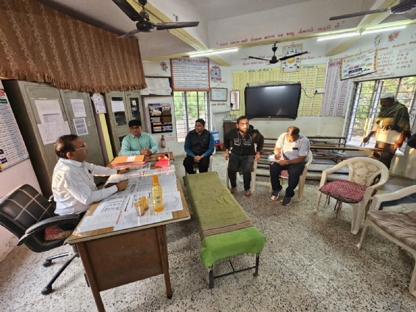 જિલ્લા કલેક્ટરની વડનગર તાલુકાના બાજપુરા ગામે મુલાકાત, ગ્રામ રેકર્ડ ચકાસી વિકાસ મુદ્દે સંવાદ