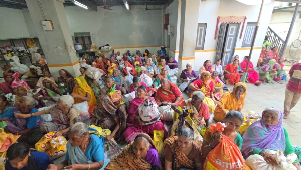 કીટ વિતરણ કરવામાં આવી