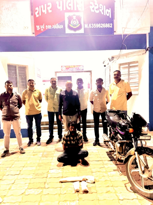 રાપર ગેરકાયદેસર હથિયાર કેસનો આરોપી રાપર ગેરકાયદેસર હથિયાર કેસનો આરોપી