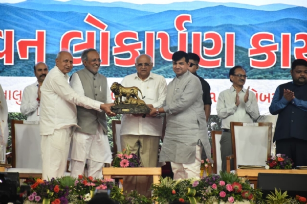 પોરબંદર  ખાતે  77માં  મહોત્સવ  અન્વયે ‘સર્વોદય વનનું’  મુખ્યમંત્રી  ભૂપેન્દ્ર પટેલે લોકાર્પણ કર્યું.