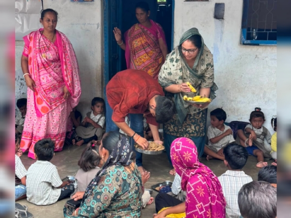 આંગણવાડીના ભૂલકા સાથે ઉજવણી