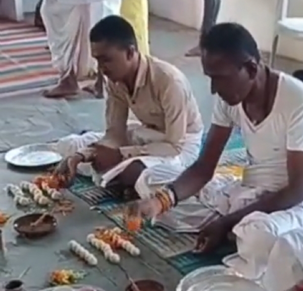 સિદ્ધપુરના બિંદુ સરોવરે ભાદરવી અમાસે હજારો શ્રદ્ધાળુઓએ માતૃશ્રાદ્ધ કર્યું સિદ્ધપુરના બિંદુ સરોવરે ભાદરવી અમાસે હજારો શ્રદ્ધાળુઓએ માતૃશ્રાદ્ધ કર્યું