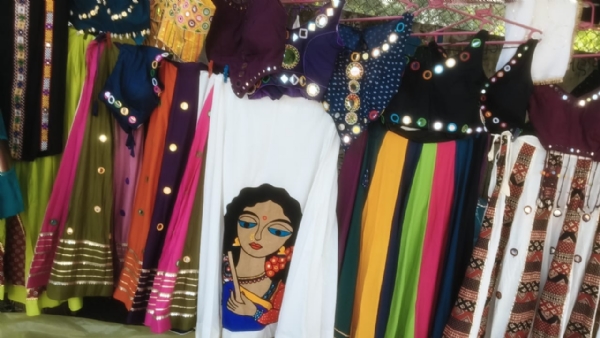 અવનવી ડિઝાઇન સાથે ની ચણીયા ચોળી