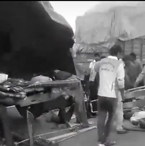 Four pilgrims killed, 15 injured as canter attacks torchbearers in Saharanpur-Deoband Four pilgrims killed, 15 injured as canter attacks torchbearers in Saharanpur-Deoband