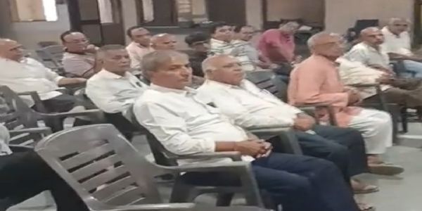 હારીજમાં લોહાણા મહાજન સમાજની સભા અને સ્નેહમિલન સમારોહ યોજાયો, જનકભાઈ ઠક્કરનું સન્માન