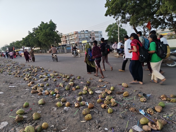 પદયાત્રી સેવા કેમ્પ આસપાસ કચરાના ઢગલા
