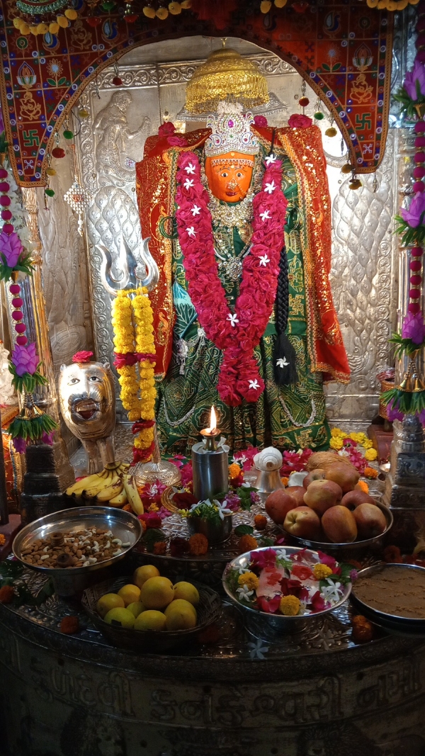 ધ્વજારોહણ અને મહાઆરતી સાથે ભક્તિમય માહોલ