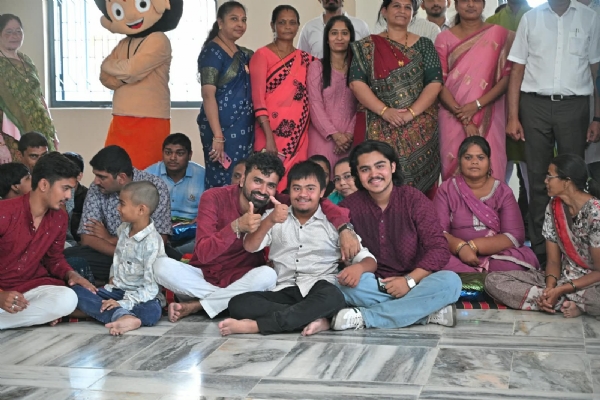 શિશુ કુંજના દિવ્યાંગ બાળકો DJના તાલે ગરબે ઘૂમ્યા. શિશુ કુંજના દિવ્યાંગ બાળકો DJના તાલે ગરબે ઘૂમ્યા.