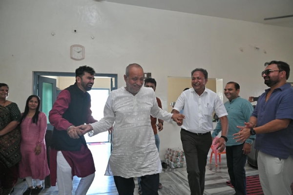 શિશુ કુંજના દિવ્યાંગ બાળકો DJના તાલે ગરબે ઘૂમ્યા. શિશુ કુંજના દિવ્યાંગ બાળકો DJના તાલે ગરબે ઘૂમ્યા.