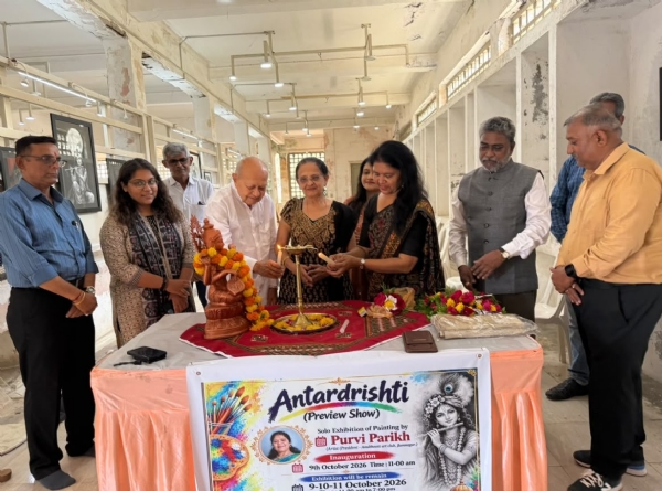 પોરબંદરમાં પૂર્વીબેન પરીખનાં ‘આત્મદર્શન’ ચિત્ર પ્રદર્શનનો પ્રારંભ. પોરબંદરમાં પૂર્વીબેન પરીખનાં ‘આત્મદર્શન’ ચિત્ર પ્રદર્શનનો પ્રારંભ.