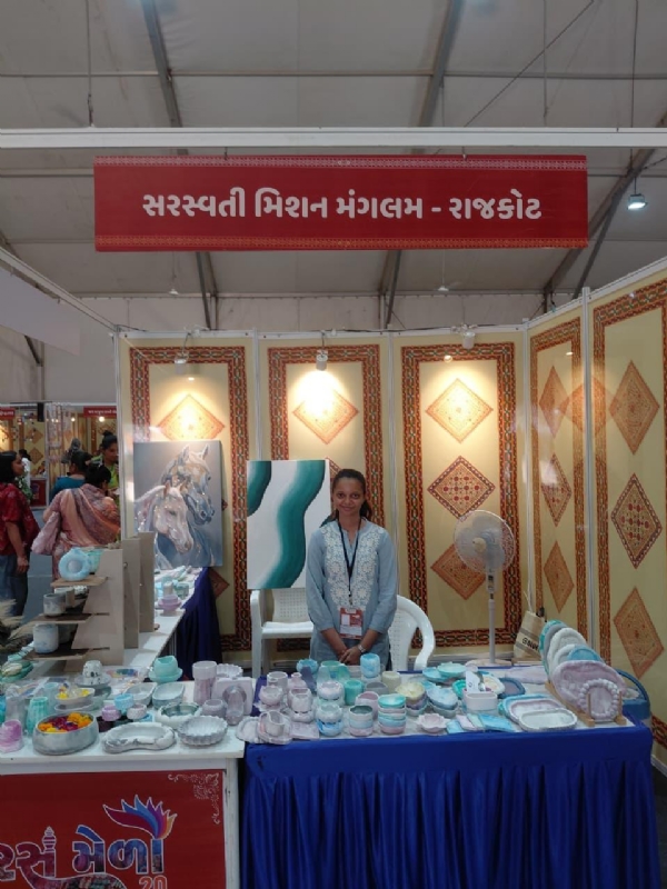 સિમેન્ટની કલાત્મક વસ્તુઓથી આકર્ષણ સિમેન્ટની કલાત્મક વસ્તુઓથી આકર્ષણ