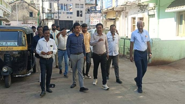 કમિશનર લાલઘૂમ કમિશનર લાલઘૂમ