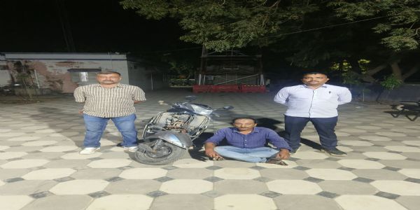 ગણતરીના કલાકોમાં વાહન ચોરીનો ભેદ ઉકેલાયો! આદિપુર પોલીસે ચોરને ઝડપી પાડ્યો