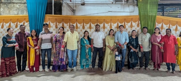ભરૂચની બુસા સોસાયટીમાં પરંપરાગત શેરી ગરબાની અનોખી રંગત ભરૂચની બુસા સોસાયટીમાં પરંપરાગત શેરી ગરબાની અનોખી રંગત