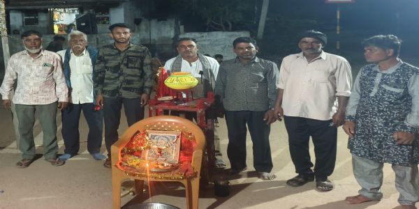 નવરાત્રિમાં કોમી એકતાનો રંગ: માતાજીની આરાધના માટે મુસ્લિમ આગેવાને આપ્યા રૂ.43 હજાર