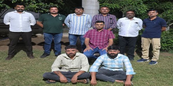 જામનગર પંથકમાં એસએમસીના રૂ. ૮૦ લાખના વિદેશી દારૂના ગુનામાં નાસતા-ફરતા બે આરોપીઓ ઝડપાયા