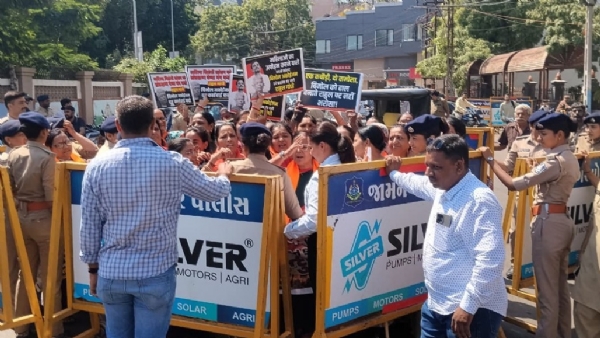 કોંગ્રેસ કાર્યાલય ખાતે ભાજપનો વિરોધ