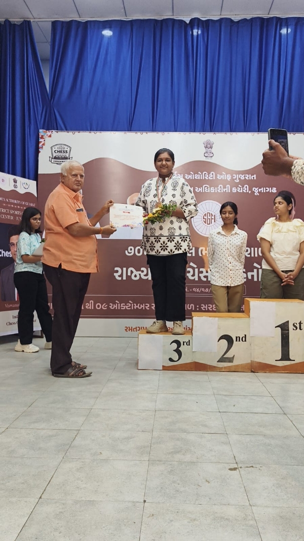 મહાનગરપાલિકા  સંચાલિત  એમ.ઈ.એમ.  સ્કૂલની   વિદ્યાર્થિની એ  રાજ્યકક્ષાની  ચેસ  સ્પર્ધામાં  સમગ્ર ગુ જરાતમાં  તૃતીય ક્રમ મેળવ્યો.