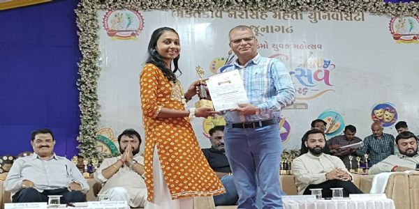 ભક્ત કવિ નરસિંહ મહેતા યુનિવર્સિટી ખાતે આઠમા યુવક મહોત્સવ સમાપન સમારોહ યોજાયો