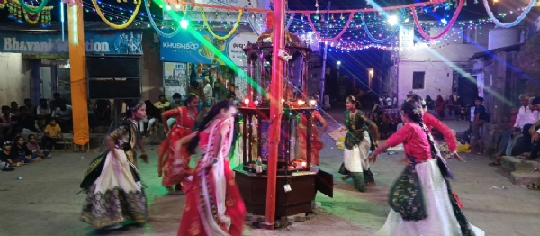 પ્રાચીન ગરબાનું આયોજન કરવામાં આવે છે