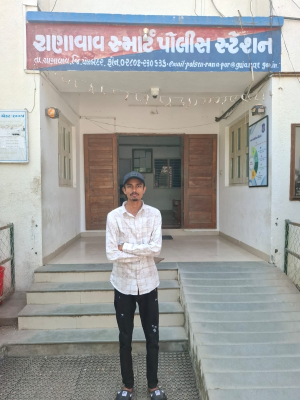 એટ્રોસિટી  કેસમાં  વોરંટના  આધારે  ફરાર આરોપીને  રાણાવાવ  પોલીસે  ઝડપી  પાડયો.