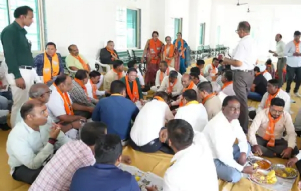 સિદ્ધપુરના વાલકેશ્વર મહાદેવ મંદિર પરિસરમાં ભાજપ શહેર અને તાલુકા સંગઠન દ્વારા ટિફિન બેઠકનું આયોજન કરવામાં આવ્યું