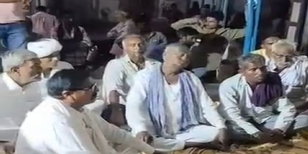 નવરાત્રી પર્વને લઈ સમીના PI એ.પી. જાડેજાની નાનીચંદુર ગામે બેઠક, બહેન-દીકરીઓના સન્માન જાળવવા અપીલ