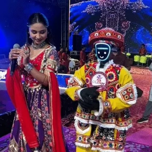 Robot Garba with singers and artists in colorful Rajkot Robot Garba with singers and artists in colorful Rajkot