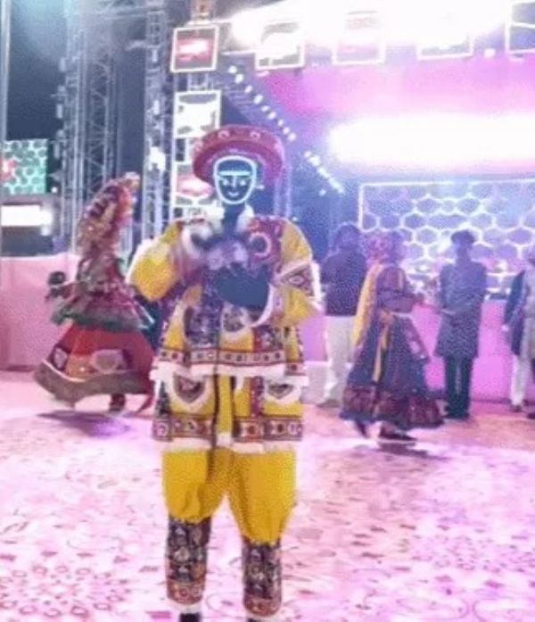 Robot Garba with singers and artists in colorful Rajkot Robot Garba with singers and artists in colorful Rajkot