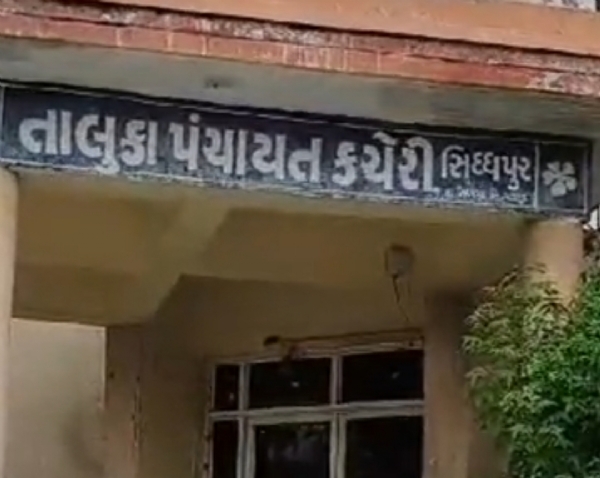 ત્રણ સંતાનો હોવાથી સિદ્ધપુર તાલુકા પંચાયતની સહેસા બેઠકનાં સદસ્ય ક્રિષ્ણાબેન ઠાકોર ગેરલાયક જાહેર