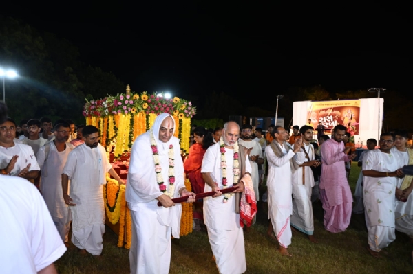 સાંદીપનિ  વિદ્યાનિકેતનમાં  કરુણામયીમાની  ભવ્ય  રથયાત્રા  સંપન.