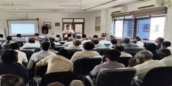 તાલાલાના મેંગો એક્સેલન્સ સેન્ટર ખાતે ‘પ્રાકૃતિક કૃષિ સર્ટિફિકેટ વિતરણ’ કાર્યક્રમ યોજાયો પ્રાકૃતિક કૃષિ કરતા ખેડૂતોને સર્ટિફિકેટ આપી પ્રોત્સાહિત કરાયાં