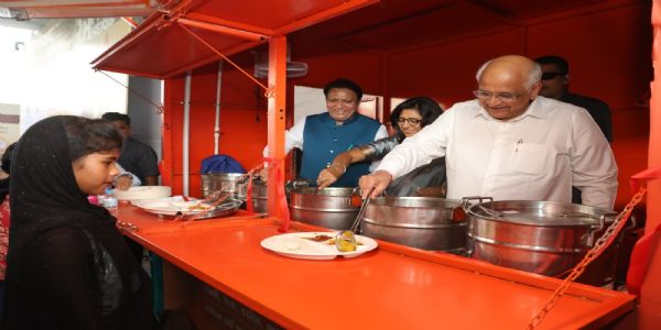 ગુજરાતના 28 જિલ્લાઓમાં ‘શ્રમિક અન્નપૂર્ણા યોજના’નાં 101 નવા કેન્દ્રોનું લોકાર્પણ
