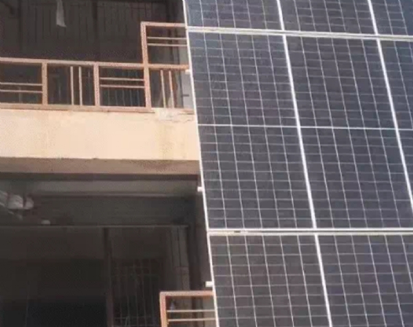 Wall-Mounted Solar Panels in Surat’s Katargam GIDC