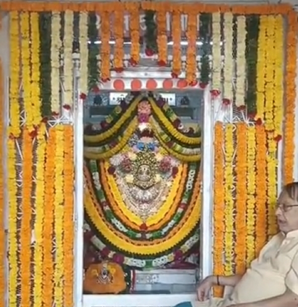 પાટણના કાલિકા માતાજી મંદિરમાં આસો નવરાત્રીની પંચમીએ ભવ્ય શણગાર, નવા અલંકારોથી માતાજીને સજાવાયાં પાટણના કાલિકા માતાજી મંદિરમાં આસો નવરાત્રીની પંચમીએ ભવ્ય શણગાર, નવા અલંકારોથી માતાજીને સજાવાયાં