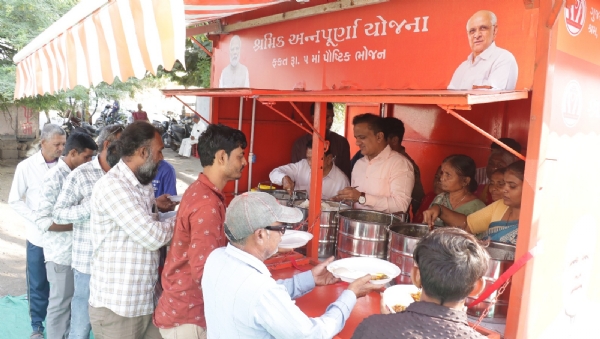 બે કડિયાનાકા પર શ્રમિક અન્નપૂર્ણા કેન્દ્રનો પ્રારંભ