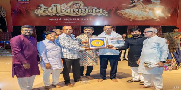 અંજારમાં ‘નવલી નવરાત્રી 2026’માં રાજ્યમંત્રી ત્રિકમભાઈ છાંગાની ઉપસ્થિતિ, માતાજીના દર્શન કરી લીધા આશીર્વાદ