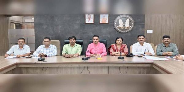 રાજકોટ મનપા સ્ટેન્ડિંગ કમિટી: 11 કરોડનો રાત્રી સફાઈ કોન્ટ્રાક્ટ મુલત્વી, નવી ફૂડ લેબ સહ 30 દરખાસ્તો મંજૂર