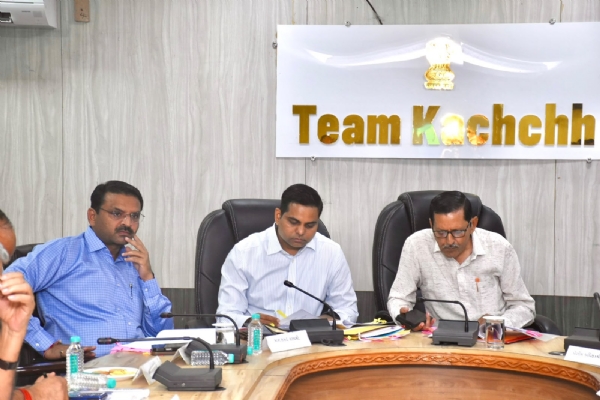 ભુજમાં સંકલન સહ ફરિયાદ નિવારણની બેઠક યોજાઇ