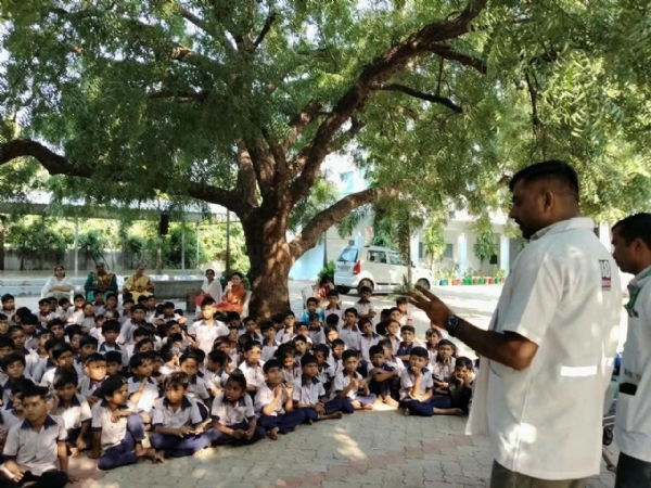 બાળકોને 108 વિશે માહિતી આપવામાં આવી